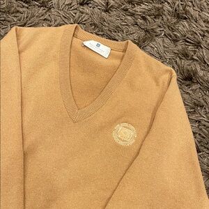 Ballantyne 100% Cashmere V Neck
Sweater made in Scotland Size Medium